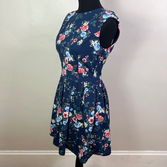 Emerald Sundae Floral Print Dress Open Back Fit & Flare Party Dress M - Picture 2 of 7